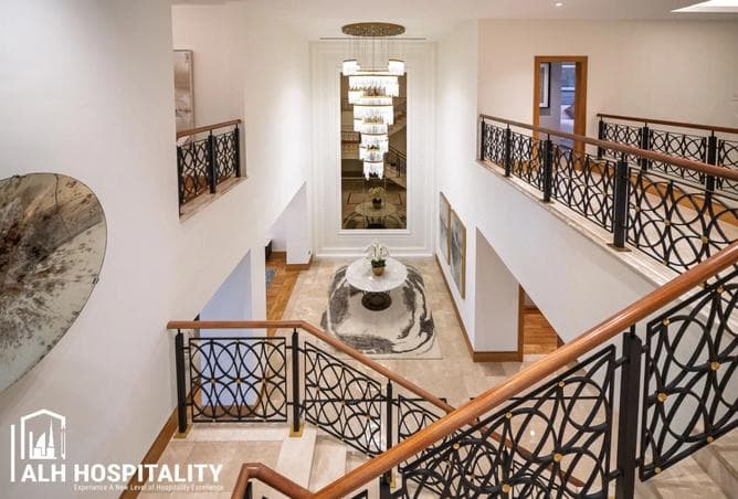 Five-bed villa at Royal Residences, Jumeirah Zabeel Saray — private pool and garden